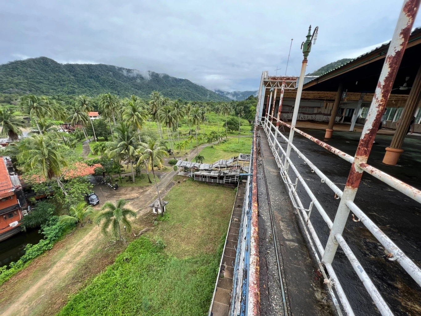 เปิดประสบการณ์"สุดหลอน" จ่าย 150 บาท ทัวร์โรงแรมเรือร้างที่เกาะช้าง