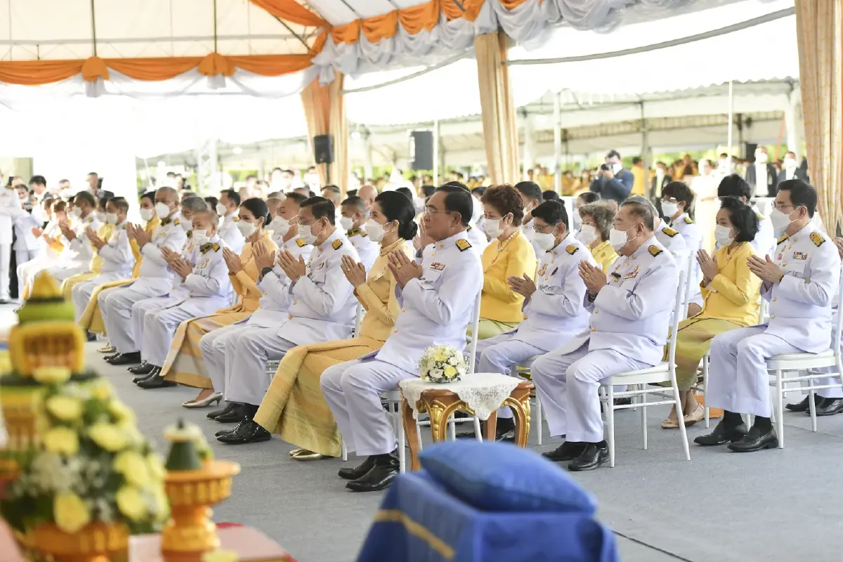 นายกฯ เป็นประธานพิธีทำบุญตักบาตร ถวายพระราชกุศล วันเฉลิมพระชนมพรรษาฯ