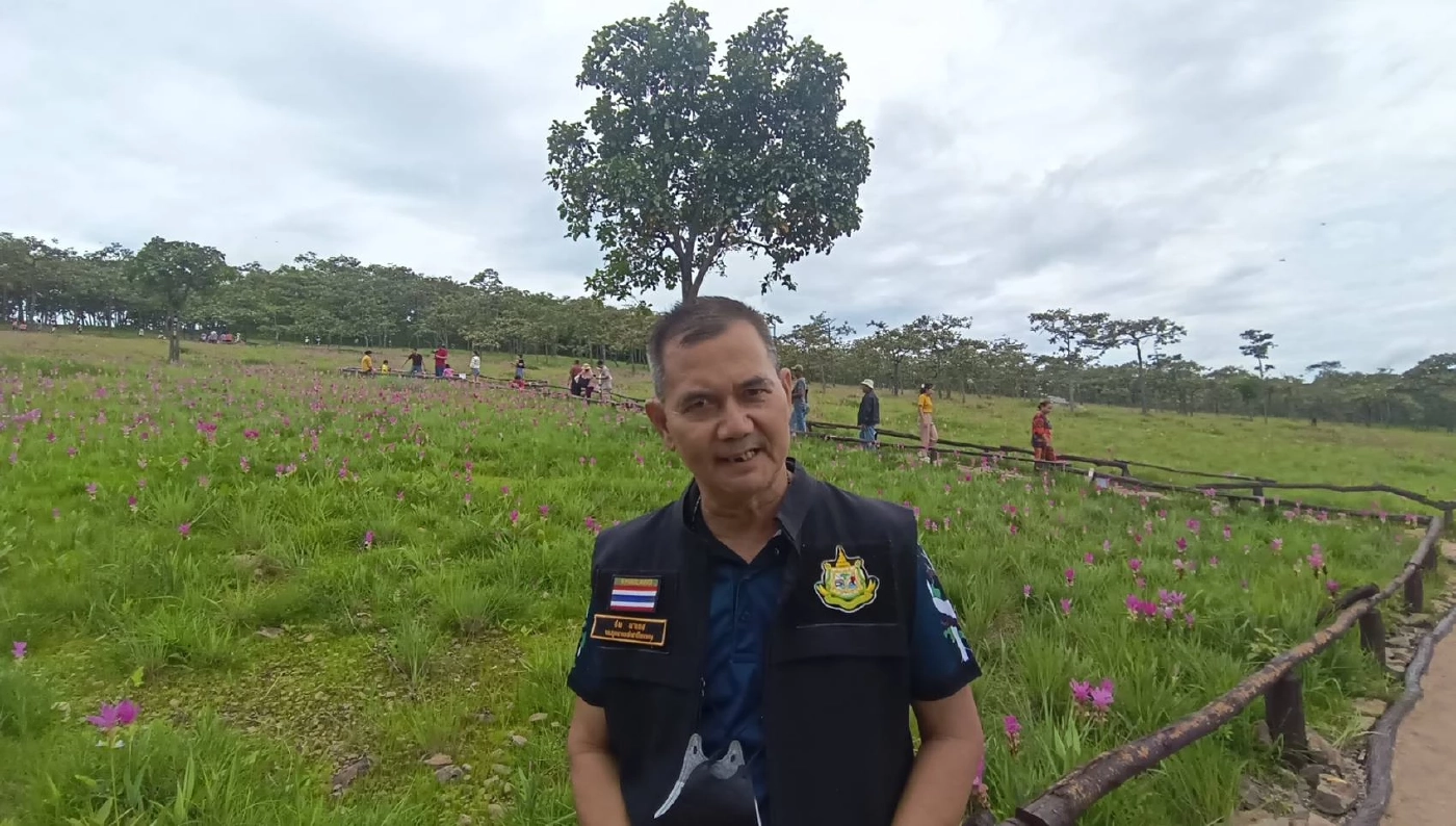 นายชม มาแดง หัวหน้าอุทยานแห่งชาติไทรทอง