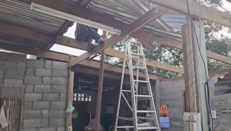 สุดน่ากลัว เปิดคลิป "พายุลูกเห็บ" ถล่มสามหมู่บ้านนครสวรรค์พังยับ