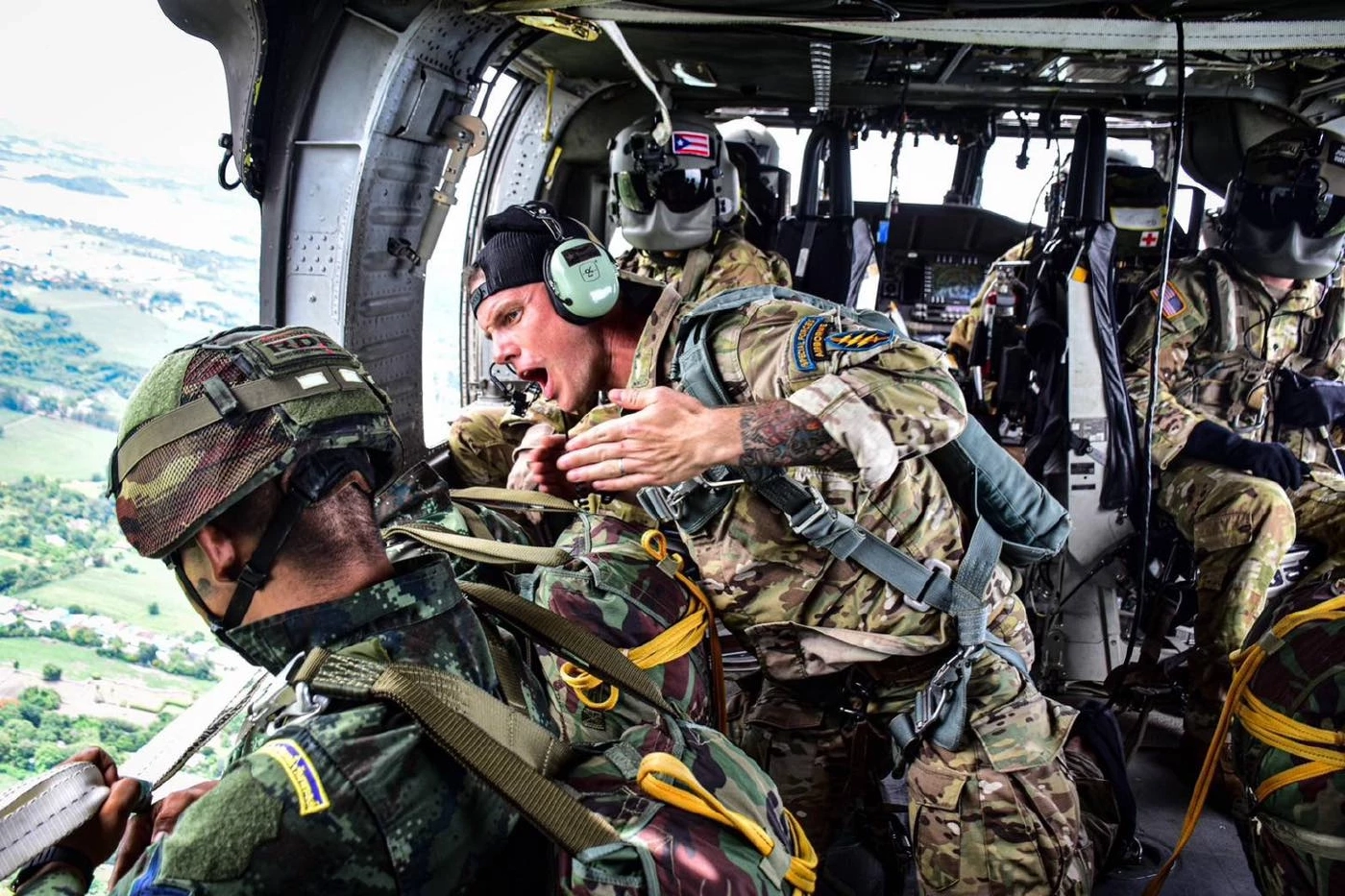 "ก้าวไกล" หวังแก้โครงสร้างสภากลาโหม ลดอำนาจกองทัพ ให้อยู่ภายใต้รบ.พลเรือน