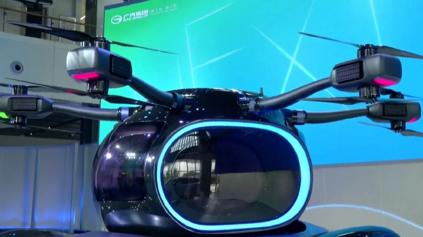 รถยนต์บินได้จีนโชว์ขึ้นฟ้า - วิ่งบนถนนแบบไร้รอยต่อ (คลิปข่าว)