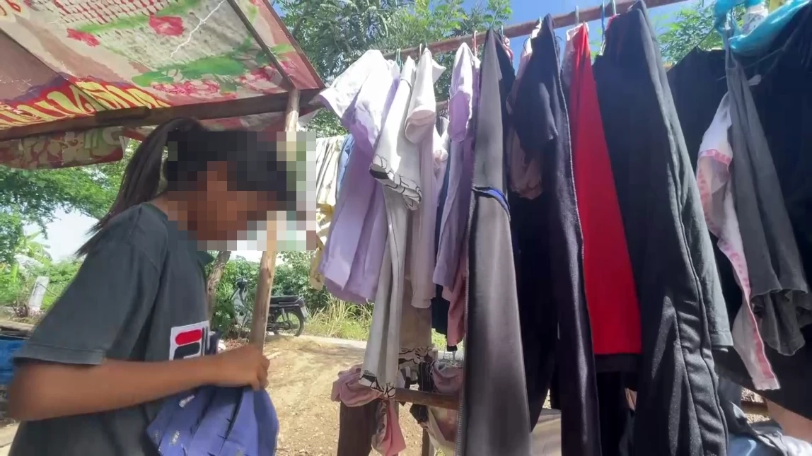 สุดเวทนา! สองหนูน้อย ไร้บ้านอาศัยหลังถูกไล่ที่ ซ้ำข้าวยังไม่ค่อยจะมีกิน