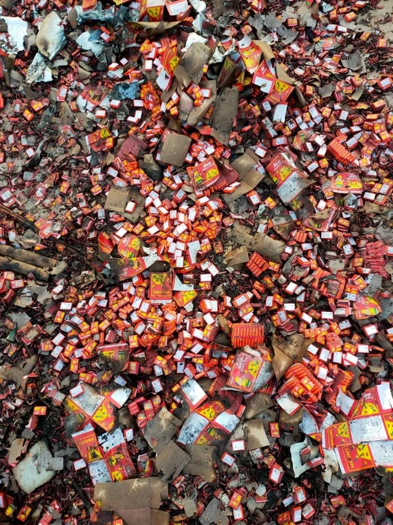 ชาวบ้านทำใจไม่ได้ เหตุโกดังประทัดบึ้มกลางตลาดมูโนะ ไม่ยอมทิ้งบ้านไปไหน