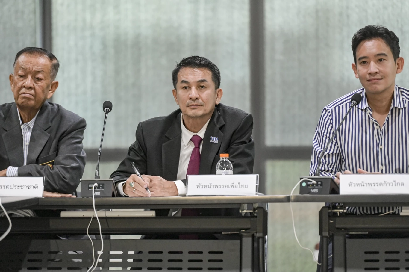 &quot;โรงแรมแลงคาสเตอร์&quot;กับความหมายที่ถูกซ่อนบนหน้าการเมืองไทย