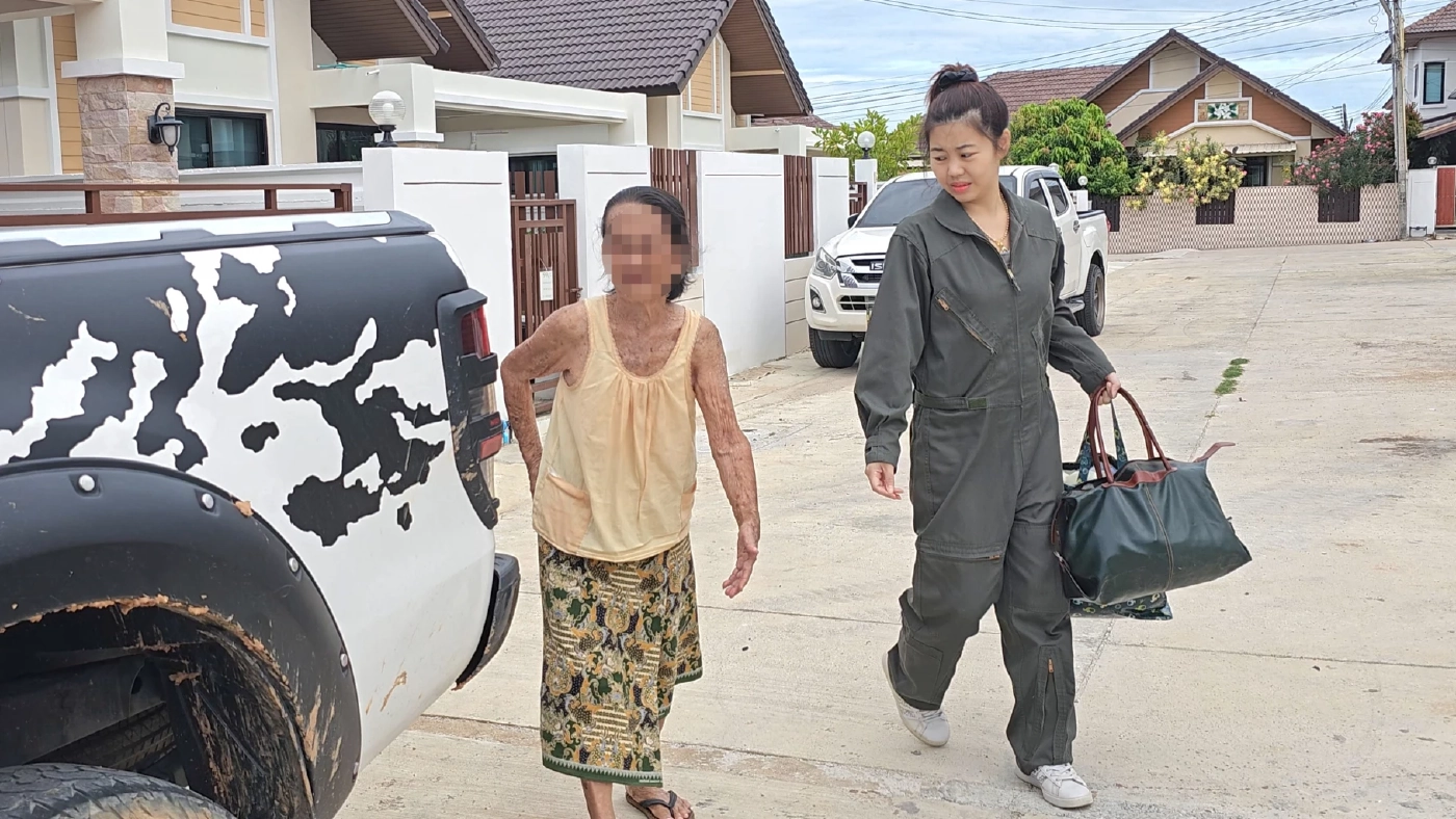 ใจสลาย แม่เฒ่าวัยเกือบ 90 ถูกลูกสาวแท้ ๆ ไล่ออกจากบ้านถึง 40 ครั้ง