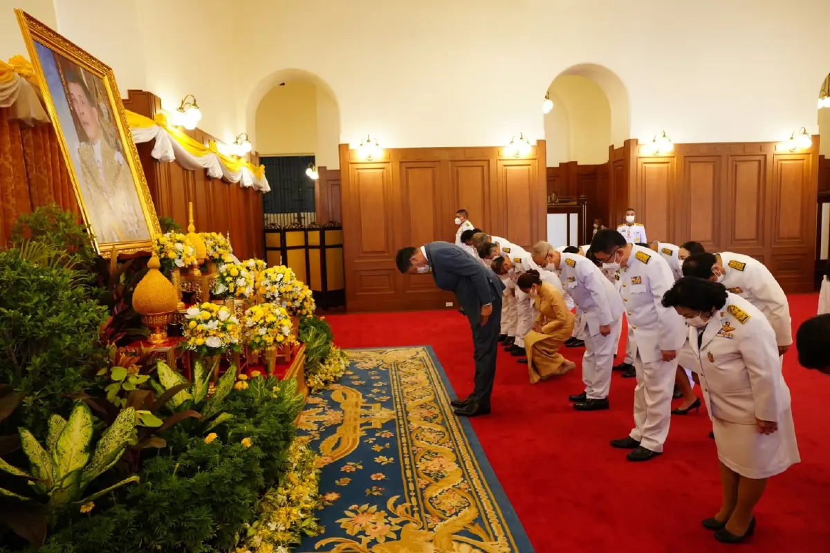 ผู้บริหารพร้อมสส.เพื่อไทยร่วมลงนามถวายพระพร ในหลวง ร.10