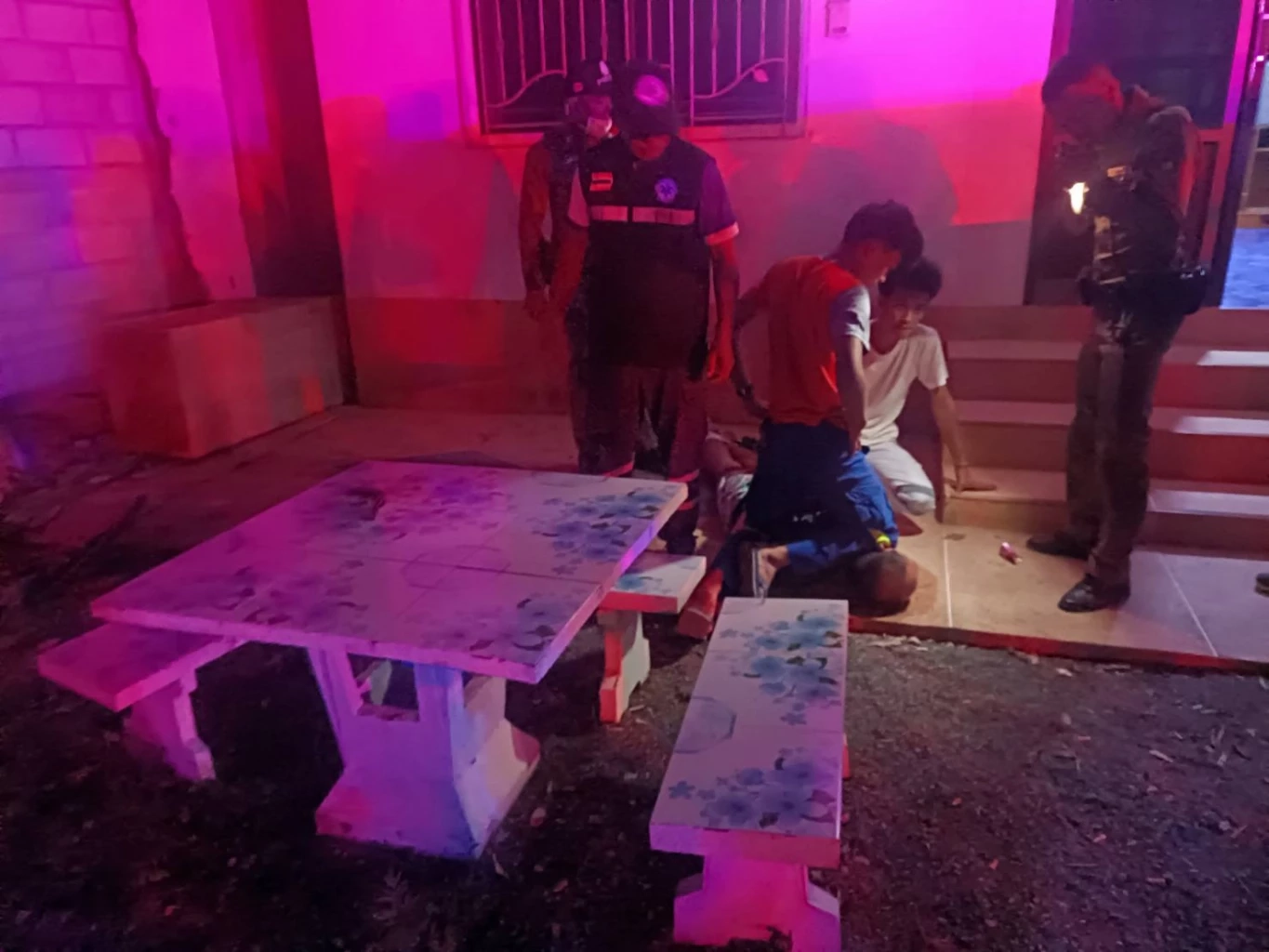 ครอบครัวรับศพ "หมวดบุญธรรม" เหยื่อไอ้คลั่ง ภรรยาหวังคนร้ายได้รับผลกรรม