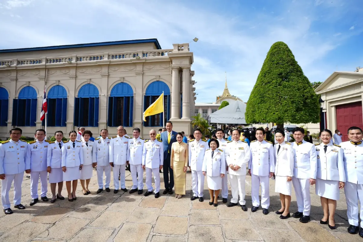 ผู้บริหารพร้อมสส.เพื่อไทยร่วมลงนามถวายพระพร ในหลวง ร.10