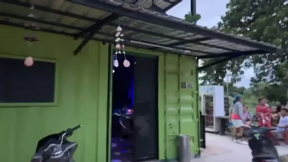 สถานบันเทิงระยอง ไม่สนกฎหมาย เปิดปาร์ตี้ยายันสว่าง พบยาเสพติดเพียบ