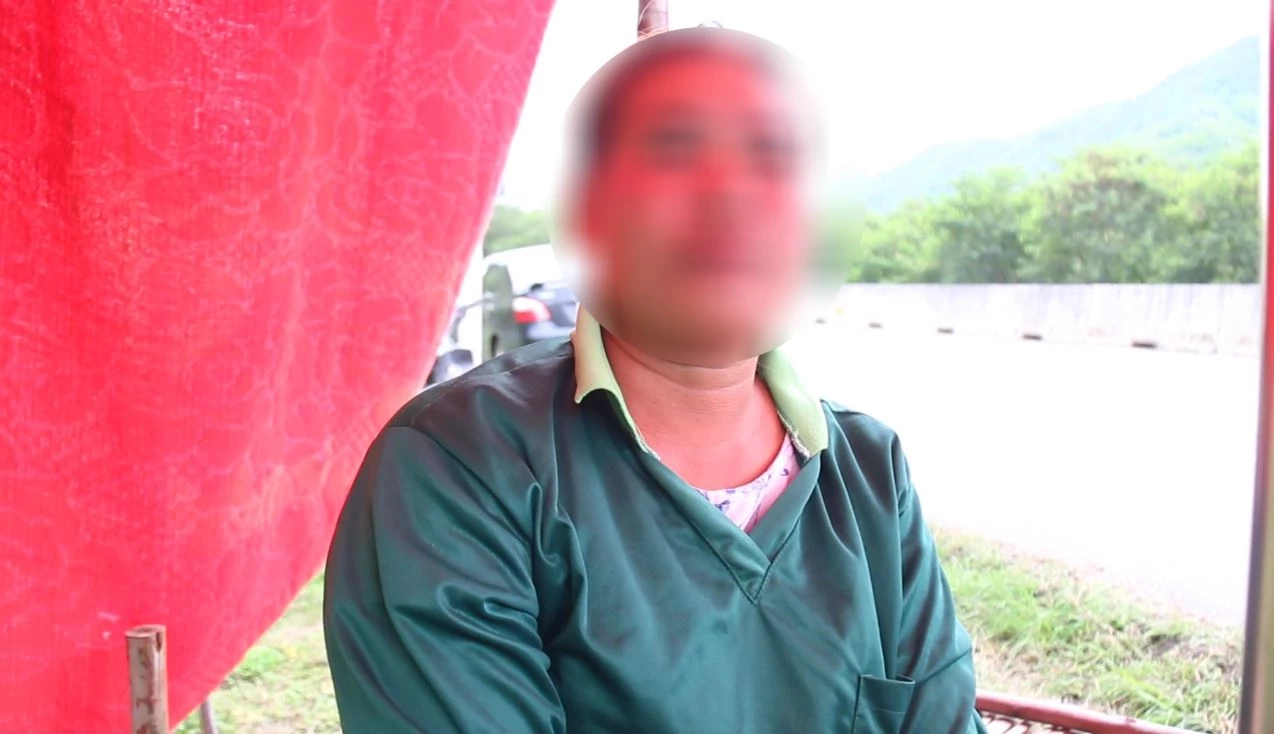 วิจารณ์สนั่น! สาวเปลือยอกทำคอนเทนต์ขายเห็ดเผาะ คาดโฆษณาเว็บพนัน