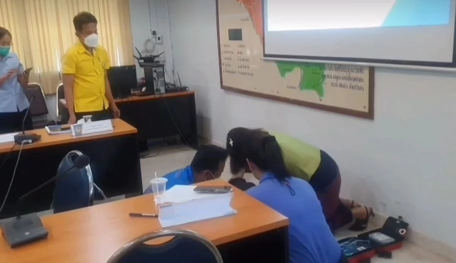 อดีต ผอ.โรงเรียน วูบหมดสติ กลางที่ประชุม อ.แปลงยาว ล่าสุดปลอดภัยแล้ว