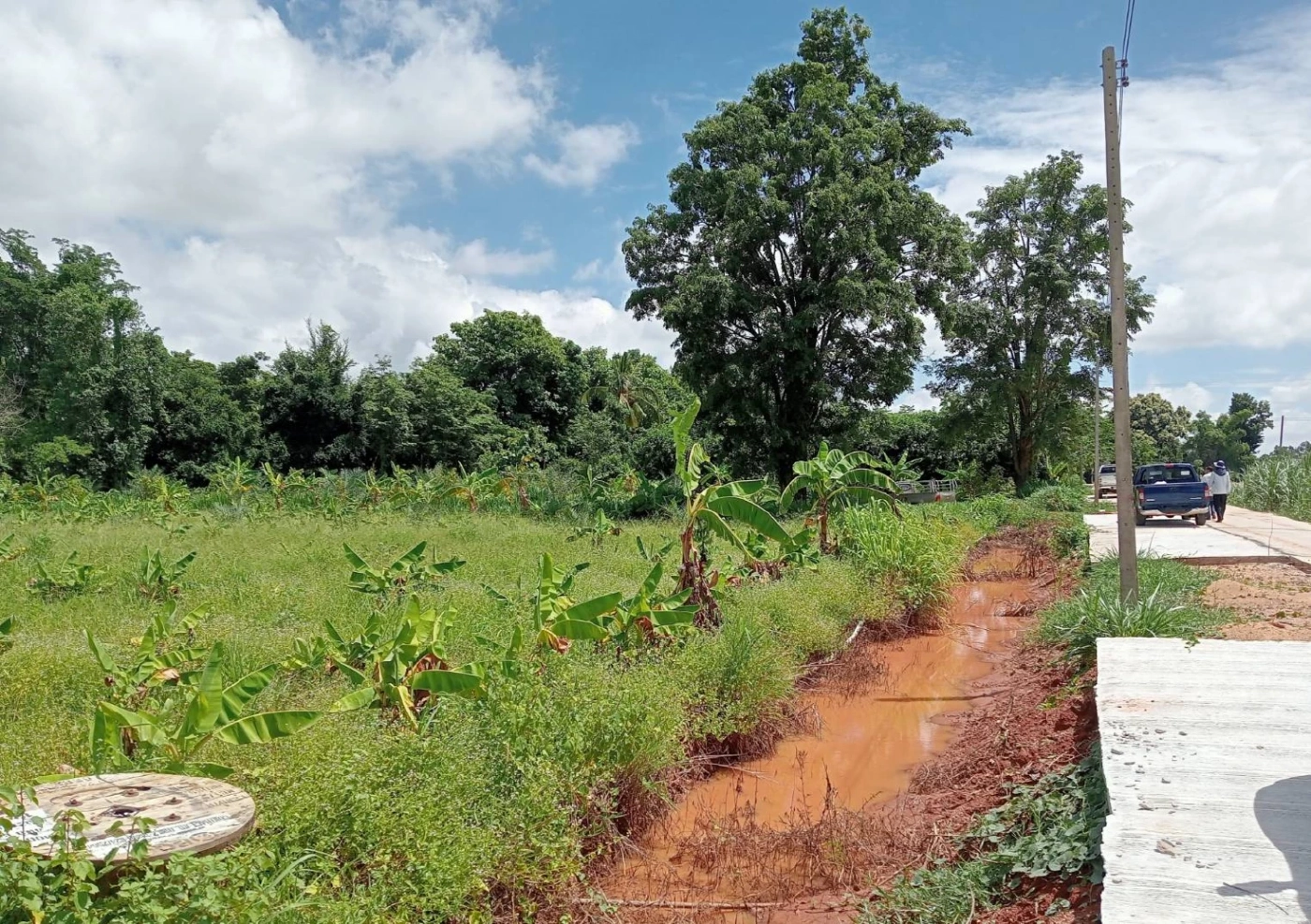 หวิดวางมวย คัดค้านรังวัดที่ดิน สร้างถนนคอนกรีต-ย้ายเสาไฟไม่ได้
