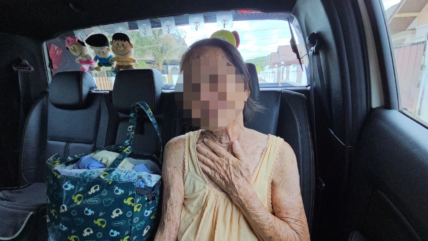 ใจสลาย แม่เฒ่าวัยเกือบ 90 ถูกลูกสาวแท้ ๆ ไล่ออกจากบ้านถึง 40 ครั้ง