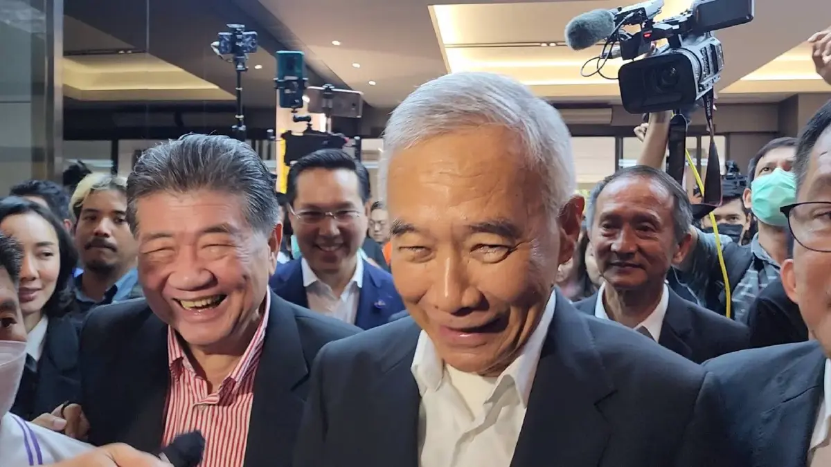 "สุวัจน์"นำทีมชพก.ร่วมถกเพื่อไทยหาทางออกประเทศ