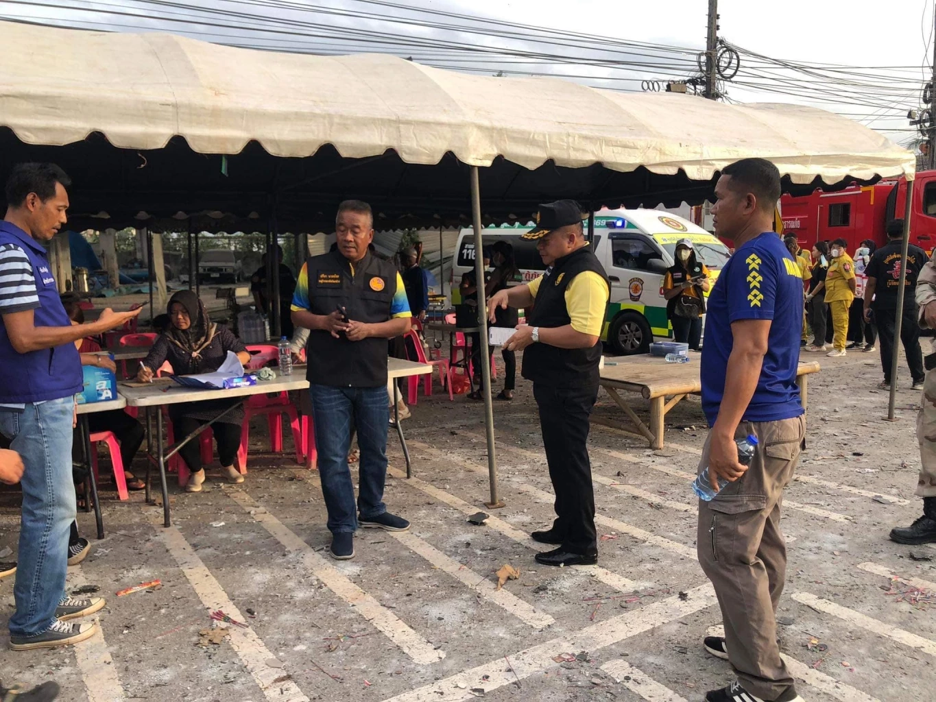 ผู้ว่าฯ นราธิวาส รุดตรวจสอบเหตุโกดังเก็บประทัดระเบิด เจ็บพุ่ง 115 ราย ดับสลด 9 ศพ