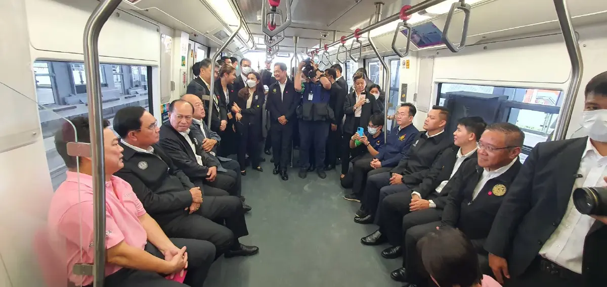 "นายกฯ" พร้อมคณะ ร่วมทดสอบเดินรถไฟฟ้าสายสีชมพู คาดใช้งานได้ปลายปีนี้