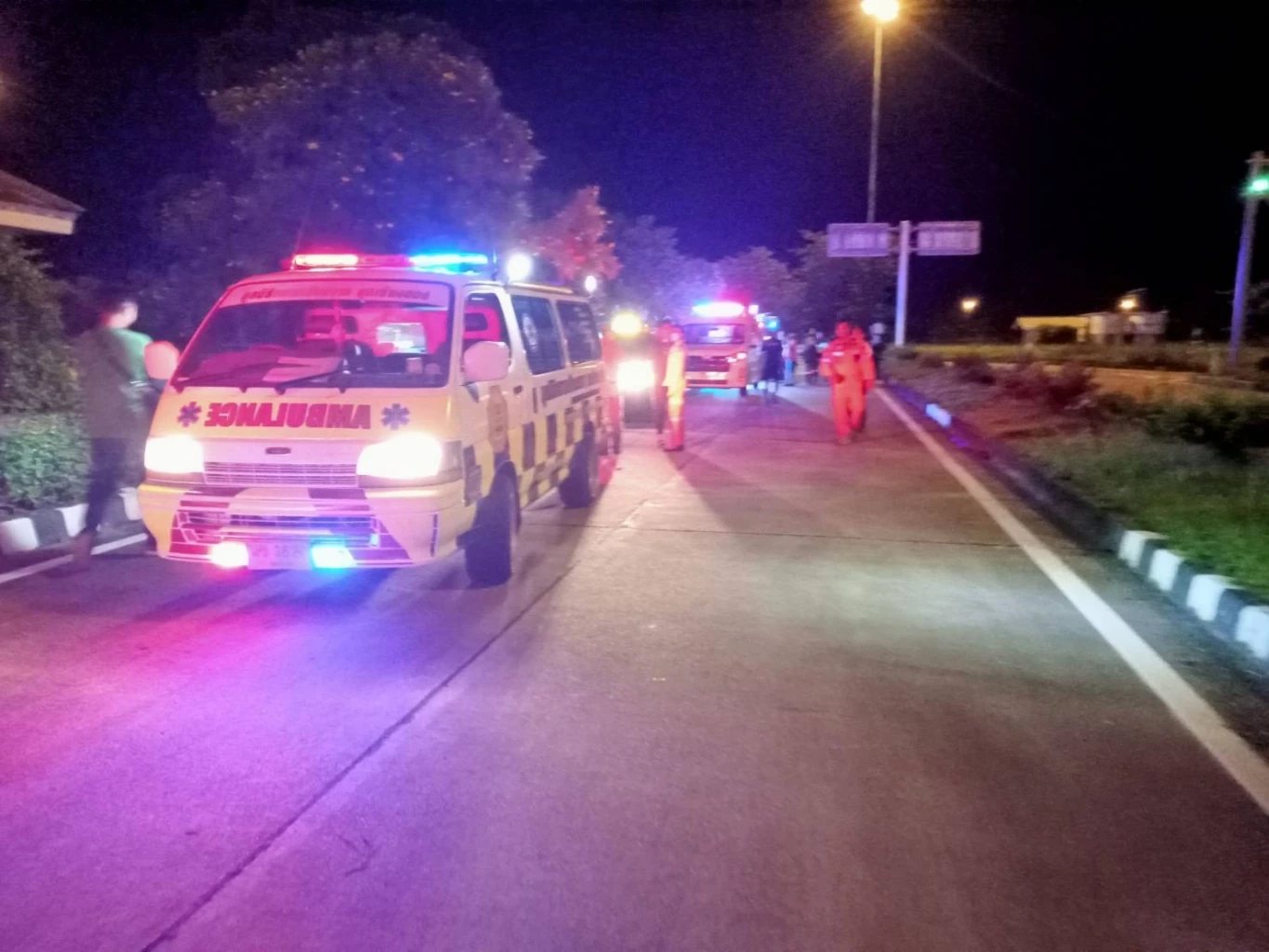 สลด! คณะทัวร์คนไทย กลับจากเที่ยวคุนหมิง ชนรถพ่วงที่ สปป.ลาว เสียชีวิต 6 ศพ