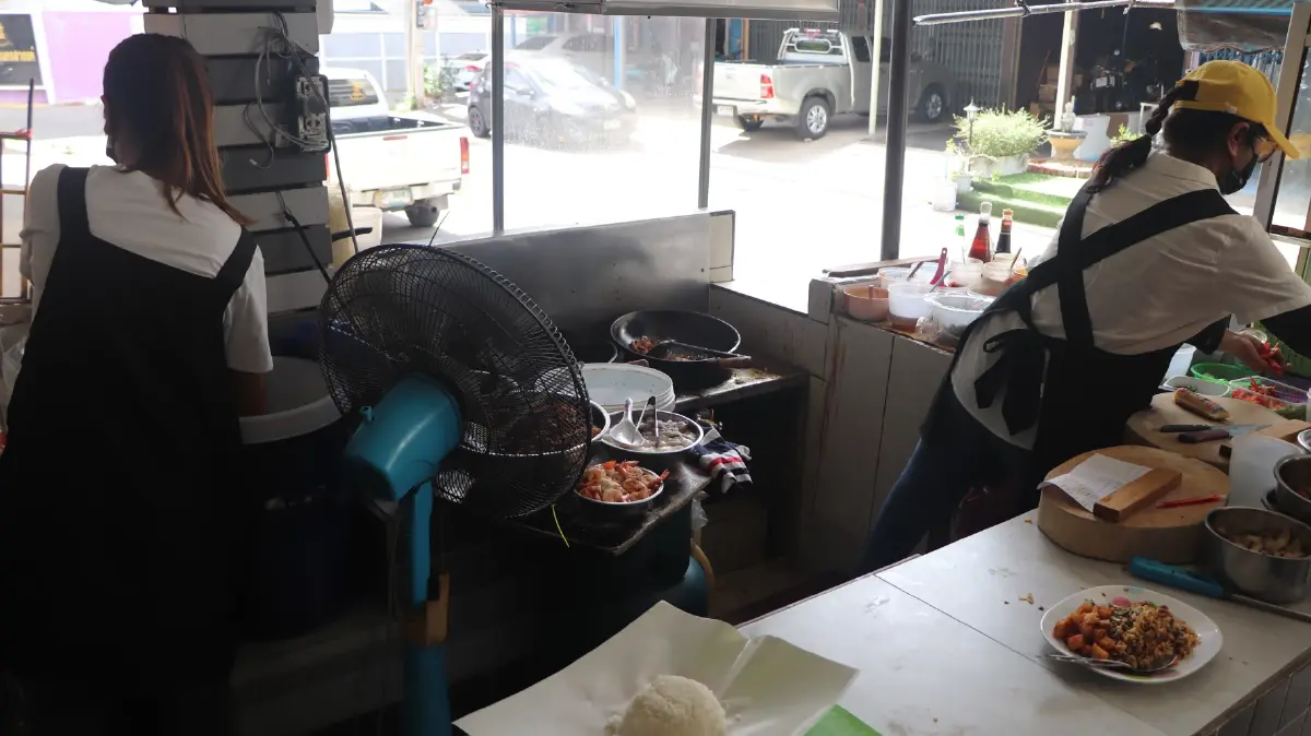 แจกพิกัดเมนูฮิต "ข้าวหมา" ร้านดังนครสวรรค์ ลูกค้าแห่ซื้อ ยอดขายถล่มทลาย