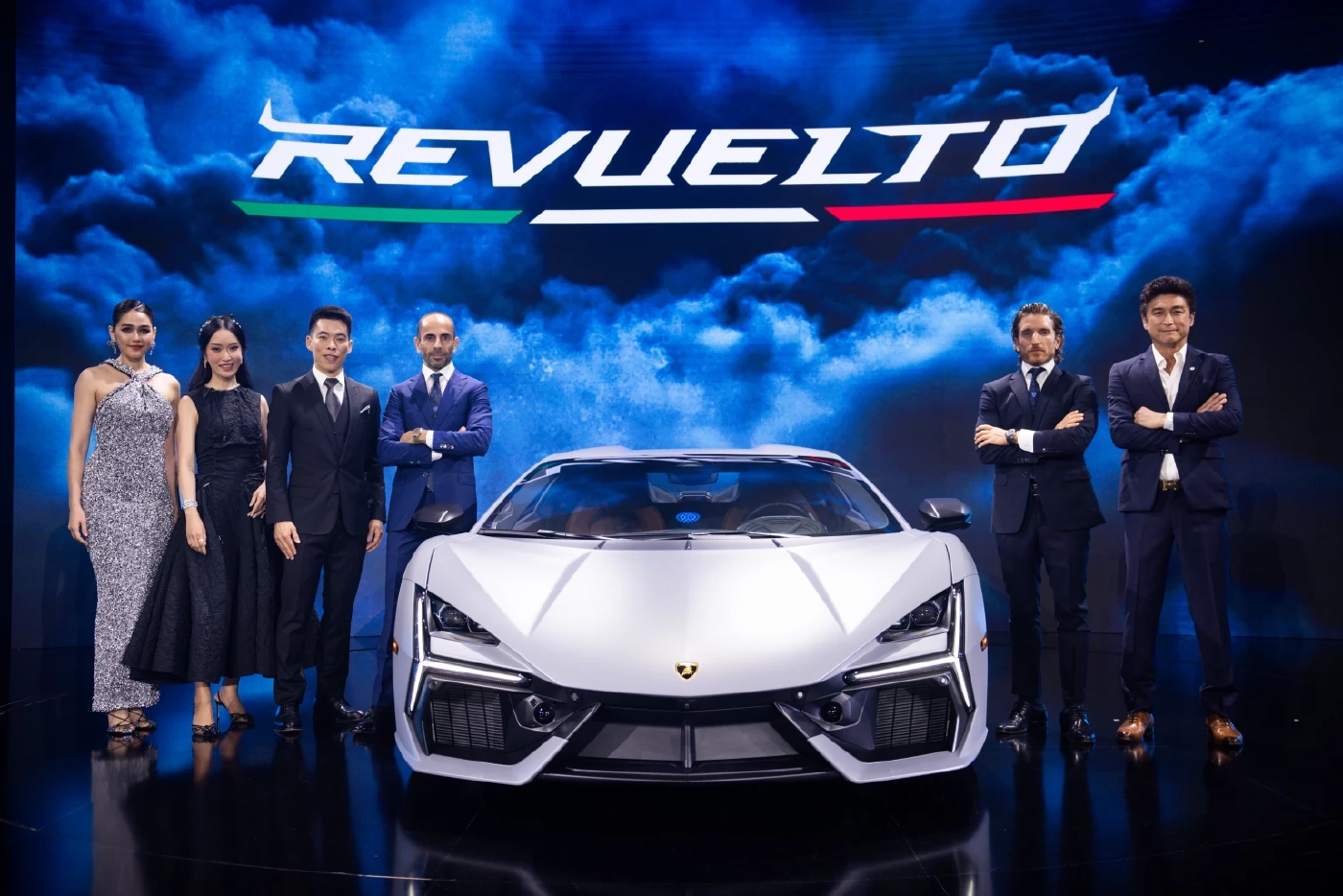 เปิดตัวกระทิงดุ "LAMBORGHINI REVUELTO" ซูเปอร์สปอร์ตคาร์ปลั๊กอินไฮบริด