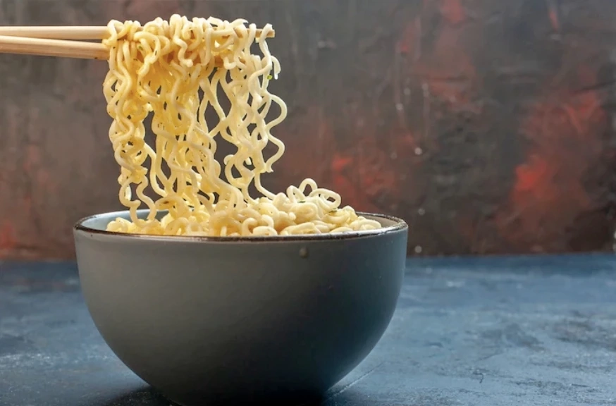 กินบะหมี่กึ่งสำเร็จรูปทุกวัน ทำความดันสูง เสี่ยงตายไวเพราะไตวาย!!