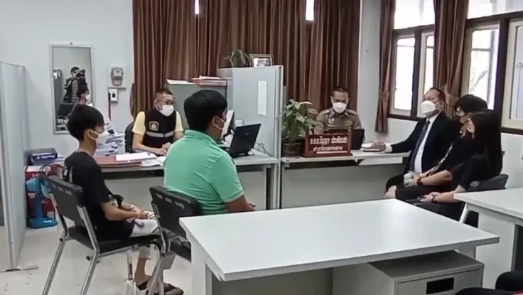 ภาพบรรยากาศ ไกล่เกลี่ยข้อพิพาทระหว่าง น.ส.รัตติยา พลเสน กับนายวันชัย ปักกาเว  ที่สภ.พิมาย