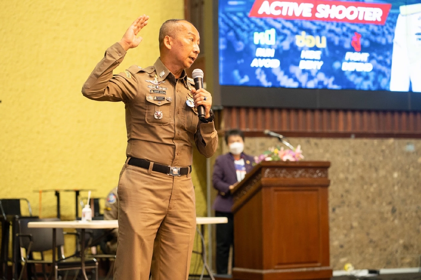 “รองต่อ” จัดอบรม นร.กรุงเทพคริสเตียน ซ้อมเผชิญเหตุคนร้ายกราดยิง