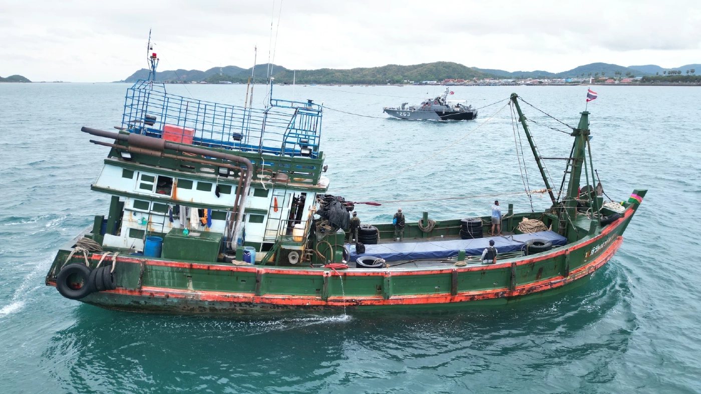 เปิดคลิป ทัพเรือภาคที่ 1 ไล่ล่าเรือขนน้ำมันเถื่อน อ่าวระยอง ของกลาง 3 แสนลิตร