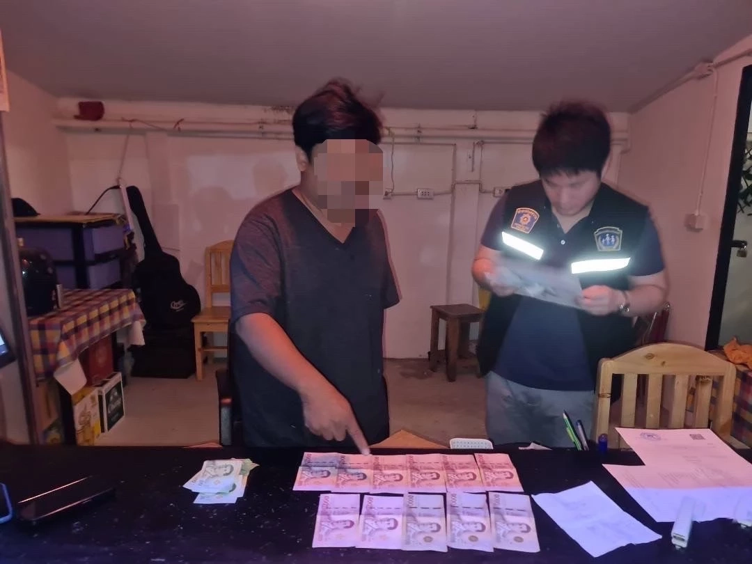 บุกช่วยเหยื่อสาววัย 17 ถูกใช้เป็นเด็กดริ๊งก์ ปรนเปรอชายหื่น "ร้านคาโอเกะ"