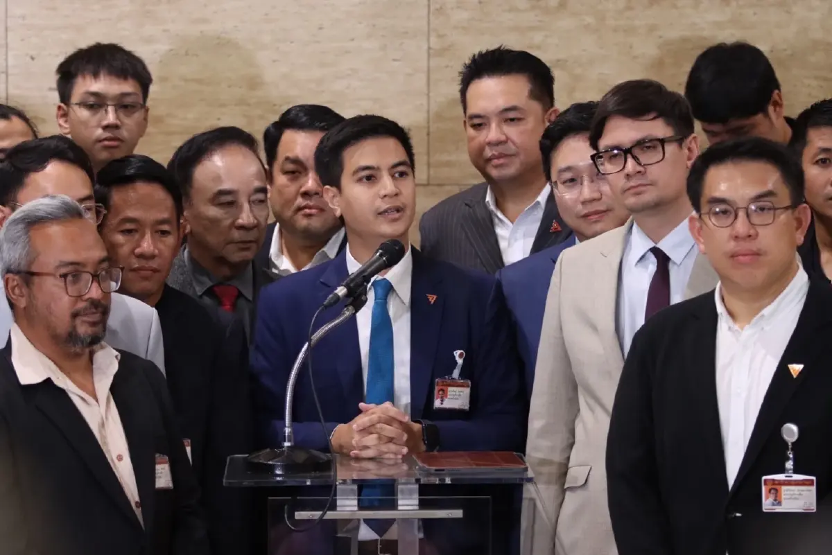 เริ่มงานแล้ว! "ก้าวไกล" ยื่น 7 ร่างแก้กฎหมาย "ปฏิรูปกองทัพ-ปิดช่องทุนผูกขาด"