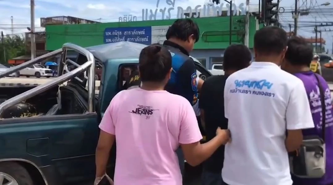 กระบะกลับจากงานบุญ ชนสนั่นแยกไฟแดง ดับ 3 หนึ่งในผู้เสียชีวิต ลูกชายจะบวชพรุ่งนี้