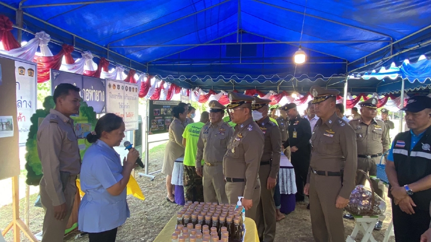 ผบ.ตร. ตรวจเยี่ยมโครงการชุมชนยั่งยืน ชุมชนบ้านโพรงเข้ จ.เพชรบุรี