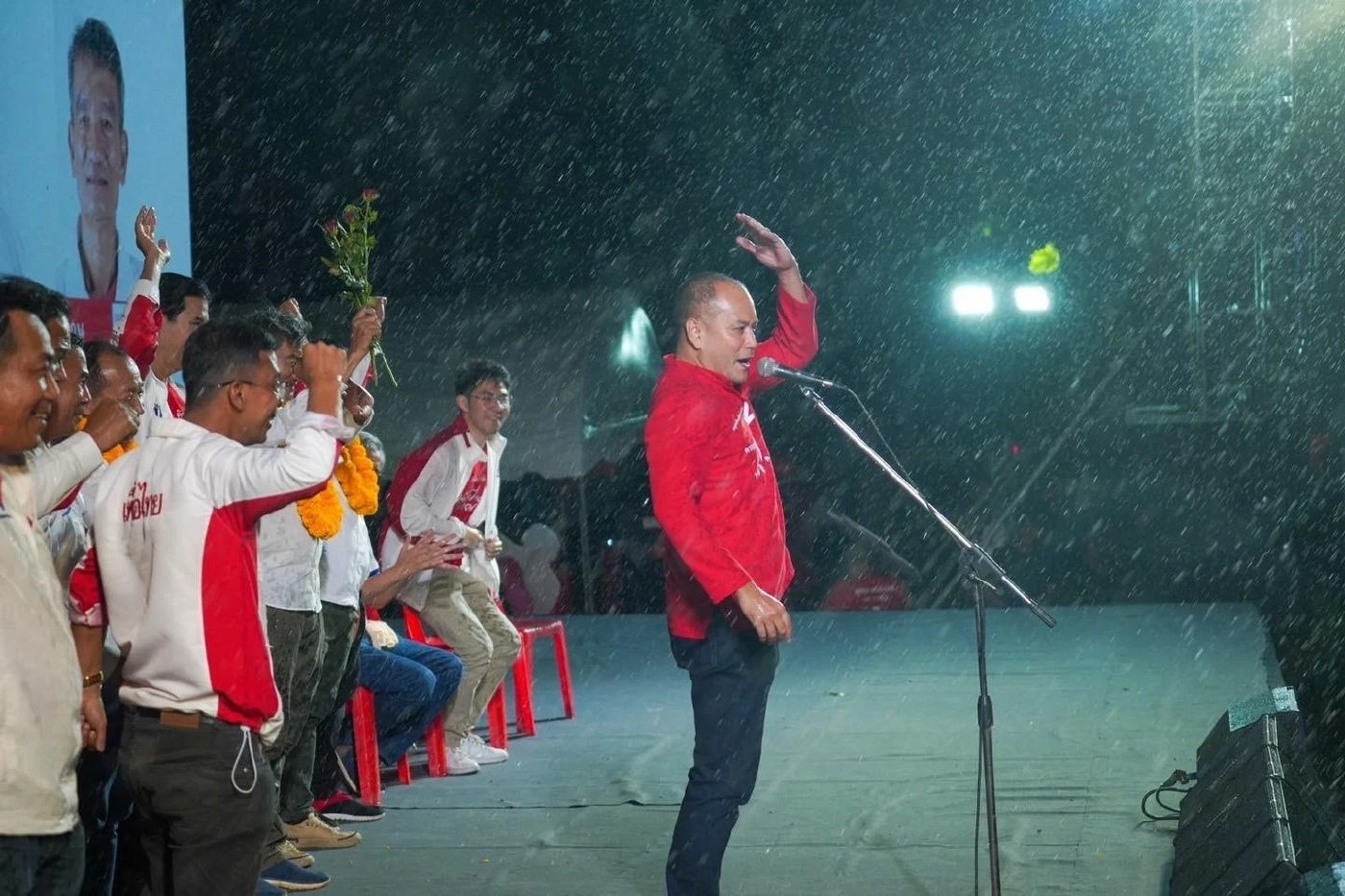 ณัฐวุฒิ ใสยเกื้อ