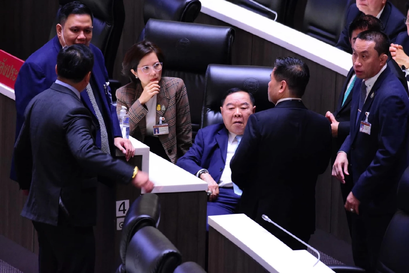 "ธรรมนัส" ยัน "บิ๊กป้อม" ทำหน้าที่ ส.ส.เต็มที่ โต้ ไม่ได้นั่งหลับในสภาฯ (คลิป)