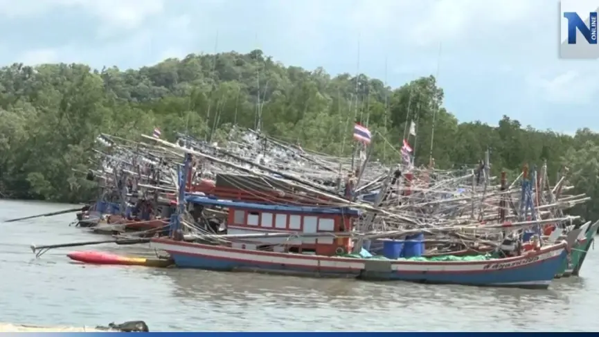 เครือข่ายประมงพื้นบ้านสตูล ขนเต็นท์ - หม้อข้าว ชุมนุมยืดเยื้อศาลากลาง