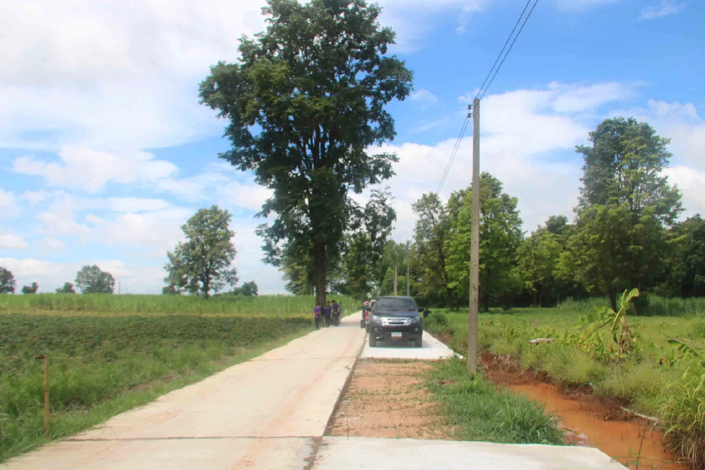 หวิดวางมวย คัดค้านรังวัดที่ดิน สร้างถนนคอนกรีต-ย้ายเสาไฟไม่ได้