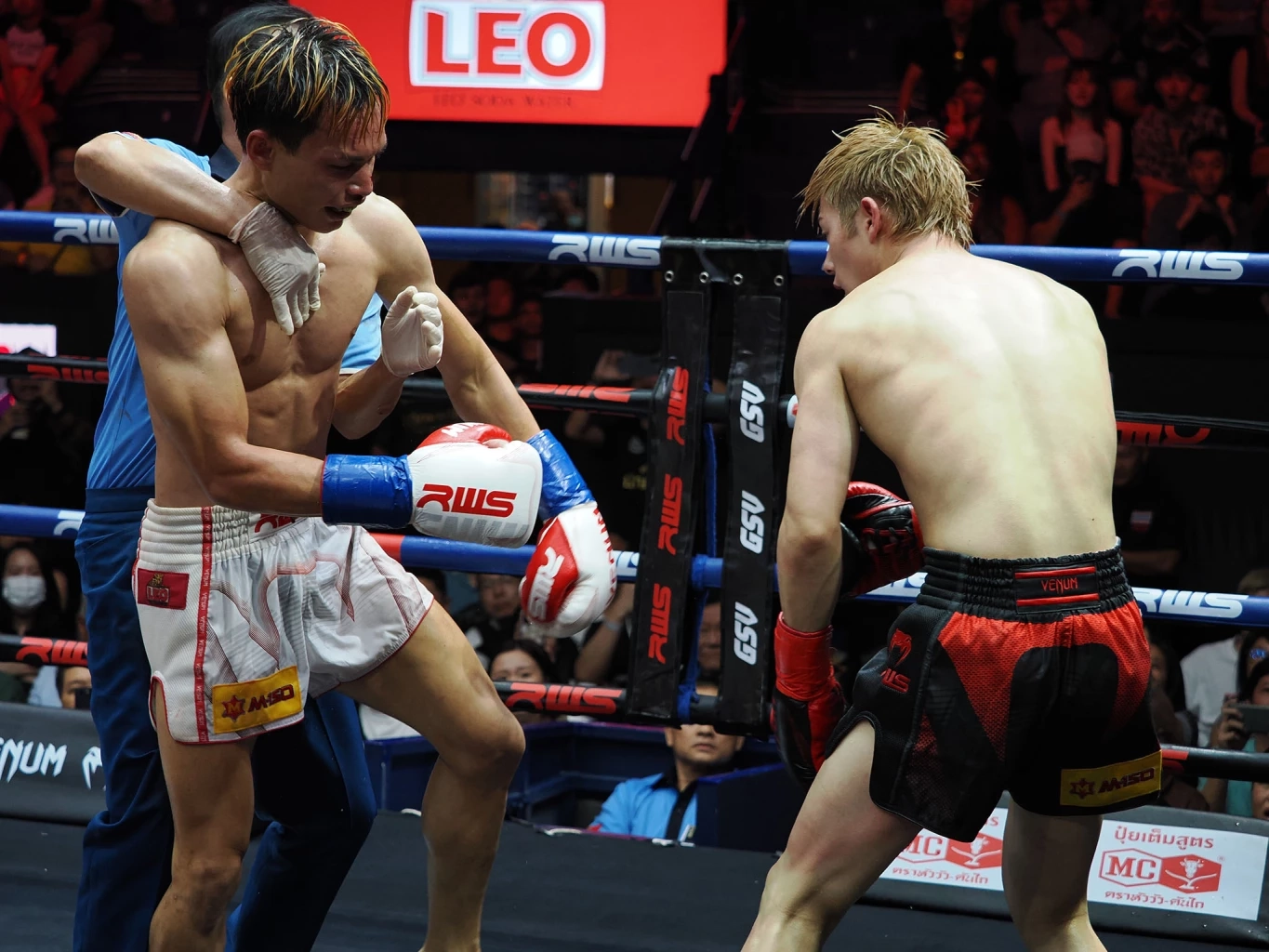 ประมวลภาพ "โจ๊กเกอร์" สุดอึด "โคตะ" ทุบไม่ลงจนชกครบ 3 ยก ศึกมวย RWS