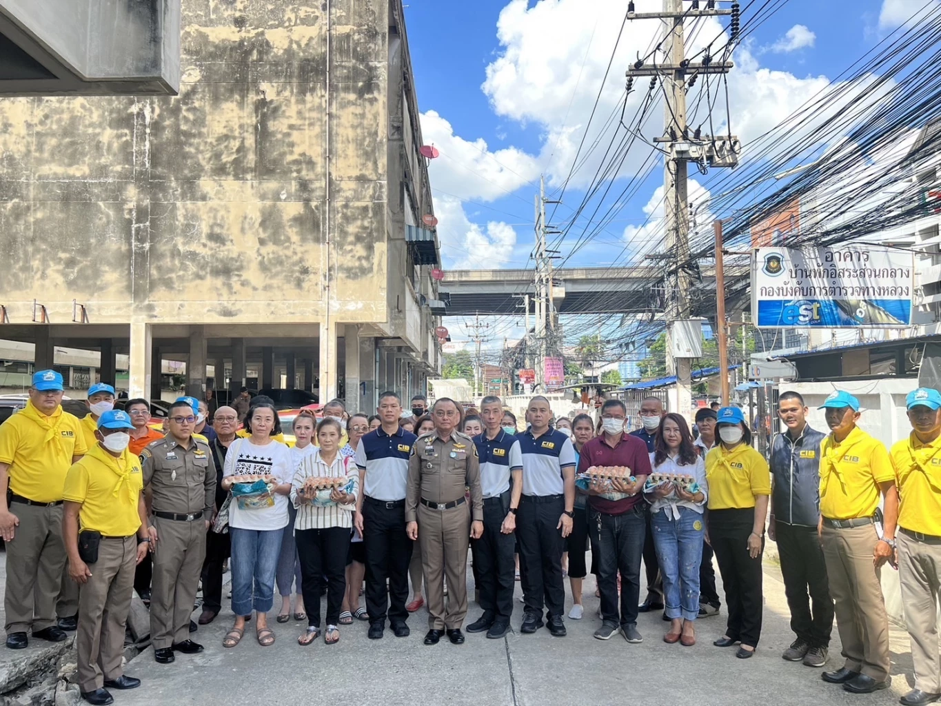 "ผู้การเต่า" ตรวจเยี่ยมแฟลตตำรวจทางหลวงรังสิต รับฟังปัญหา เร่งแก้ไขด่วน