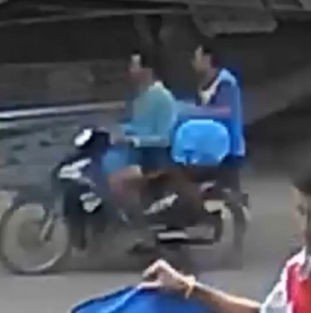 ชาวนาหัวใจสลาย โจรขโมยพันธุ์ข้าวกลางวันแสกๆ ภาพวงจรปิดขับหนีอย่างใจเย็น