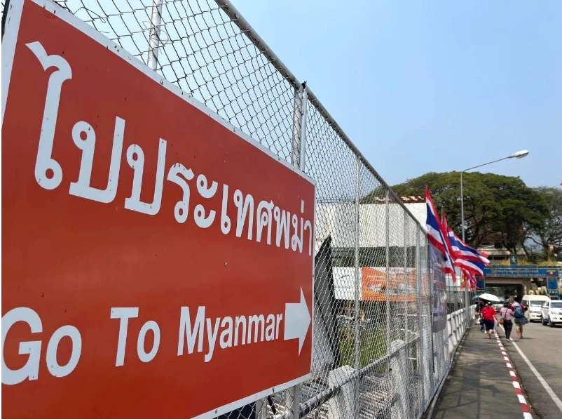 อดีต ผอ.รร.อ่างทอง ร่ำไห้ ร้องสภาทนายความ ช่วยคดีให้การศึกษาเด็กต่างด้าว