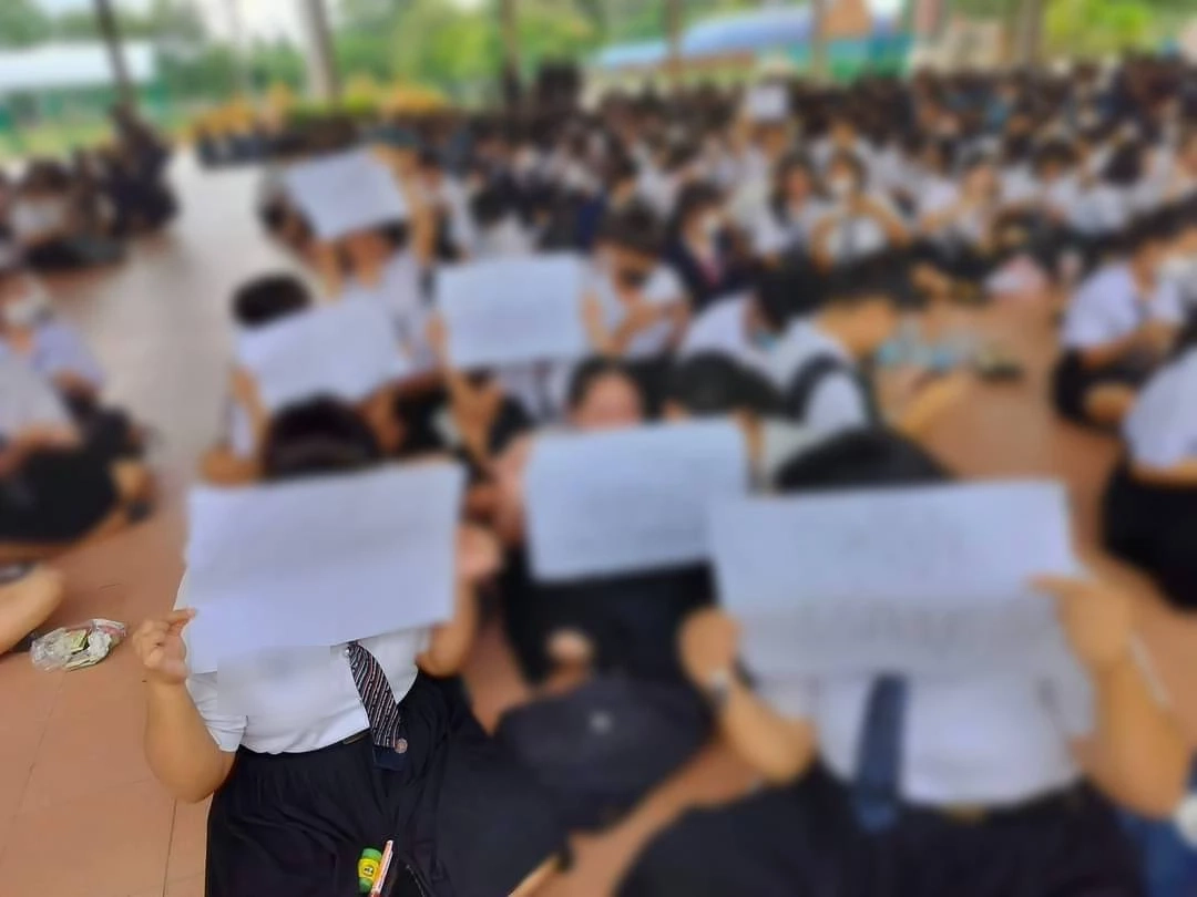 ย้ายด่วน! รอง ผอ.วิทยาลัยดัง พนมสารคาม ด่ากราดนักเรียน หลังโดนชูป้ายไล่