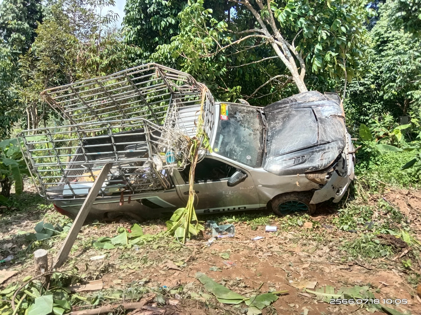 ระทึก รถคนงานบรรจุทุเรียนลับแลคว่ำ เหตุคนขับไม่ชำนาญเส้นทาง เจ็บ 15 สาหัส 9