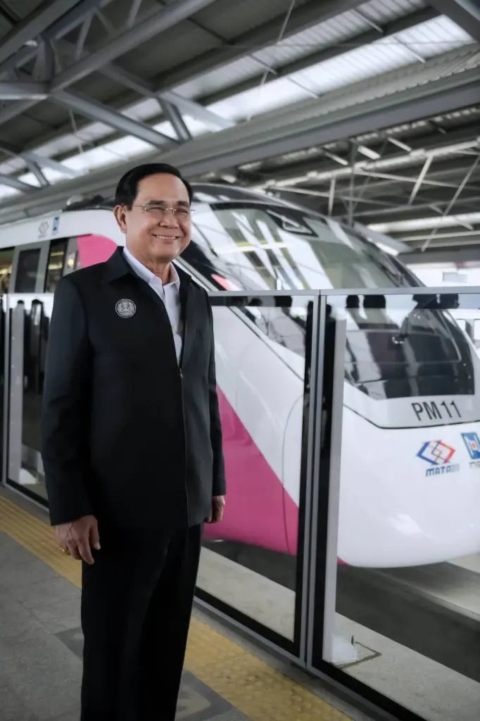 "นายกฯ" พร้อมคณะ ร่วมทดสอบเดินรถไฟฟ้าสายสีชมพู คาดใช้งานได้ปลายปีนี้