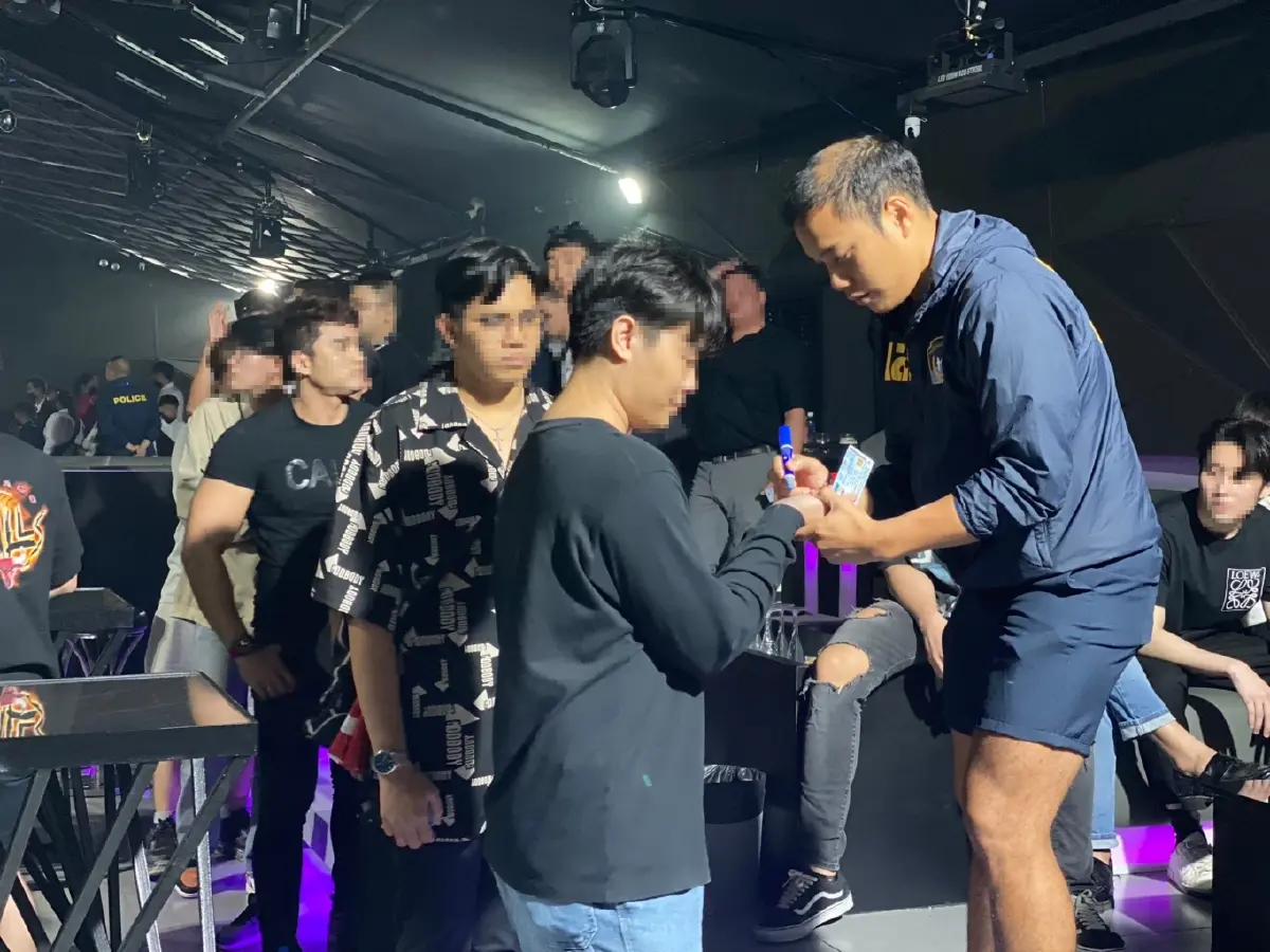 บุกตรวจ MADIX CLUB ย่านรัชดา ไม่มีใบอนุญาต เปิดเกินเวลา ฉี่ม่วง
