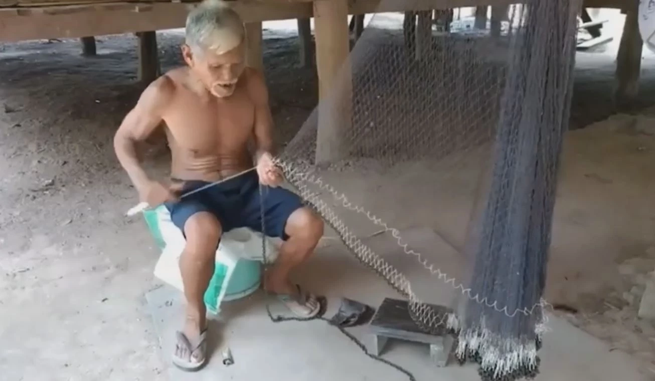 อึ้ง! พบคุณตาวัย 74 สุดฟิตปั๋ง โชว์ลีลาเล่นบาร์คู่ เผยเคล็ดลับความแข็งแรง