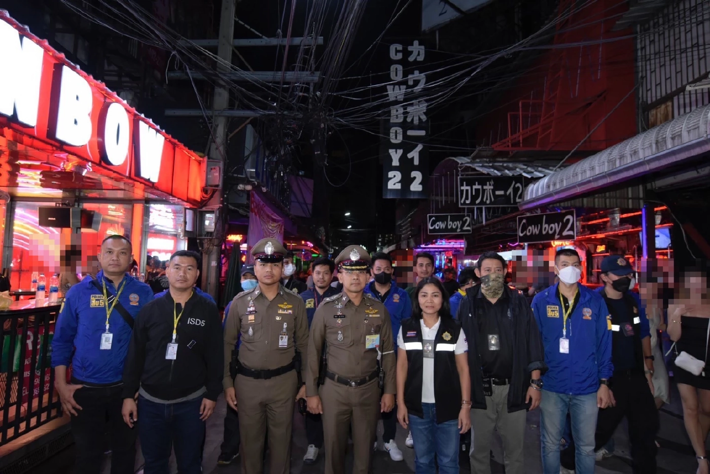 ตร.ปิดล้อมซ.คาวบอย สุ่มตรวจสถานบันเทิง