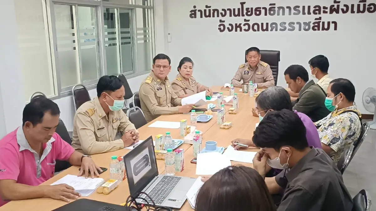 ทต.โคราช จี้ผู้รับเหมา เร่งโครงการแก้น้ำท่วมล่าช้า ชาวบ้านเดือดร้อน ศก.พัง