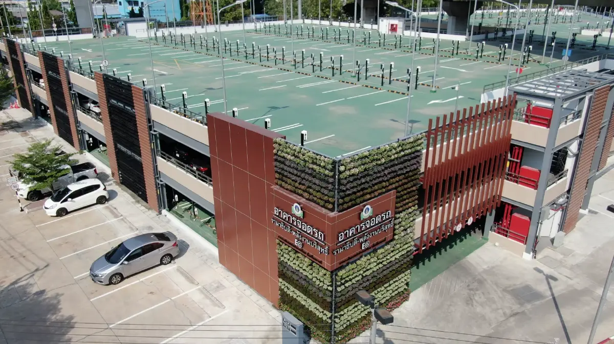 นางสาวถิ่นไทยงาม โปรโมท “EV Smart Building” by EA Anywhere อาคารจอดรถรามาธิบดี – พลังงานบริสุทธิ์