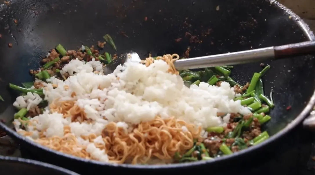 แจกพิกัดเมนูฮิต "ข้าวหมา" ร้านดังนครสวรรค์ ลูกค้าแห่ซื้อ ยอดขายถล่มทลาย