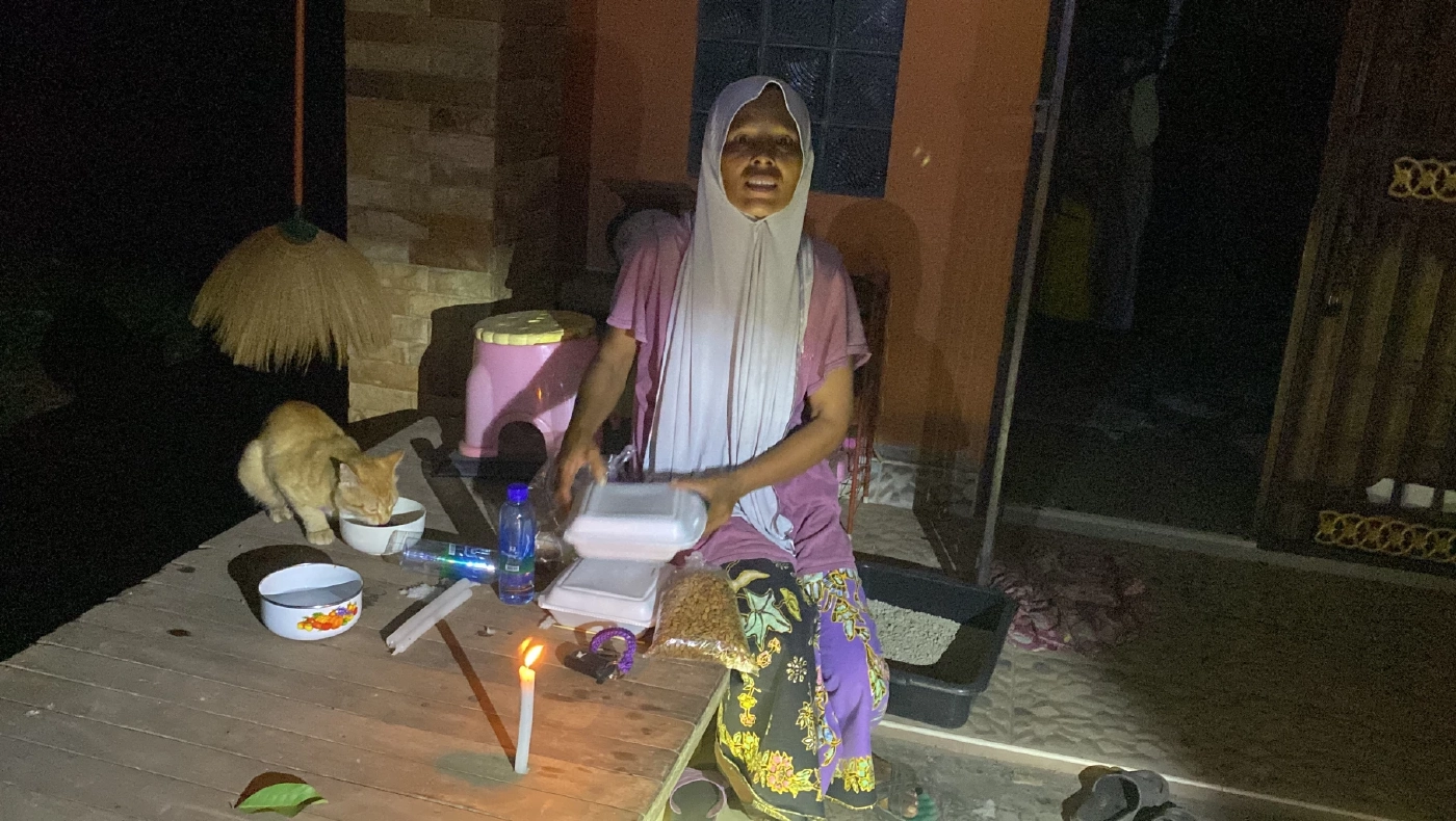 ชาวบ้านในพื้นที่เฝ้าบ้านเรือนเพราะห่วงทรัพย์สิน